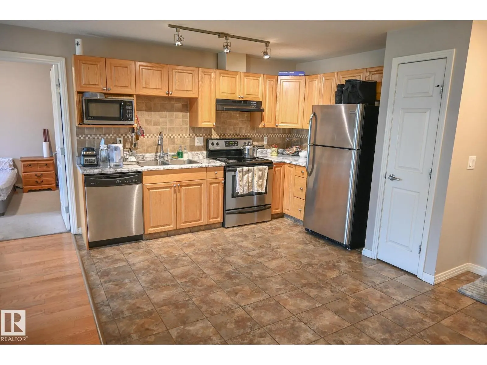 #316 5005 165 AV NW