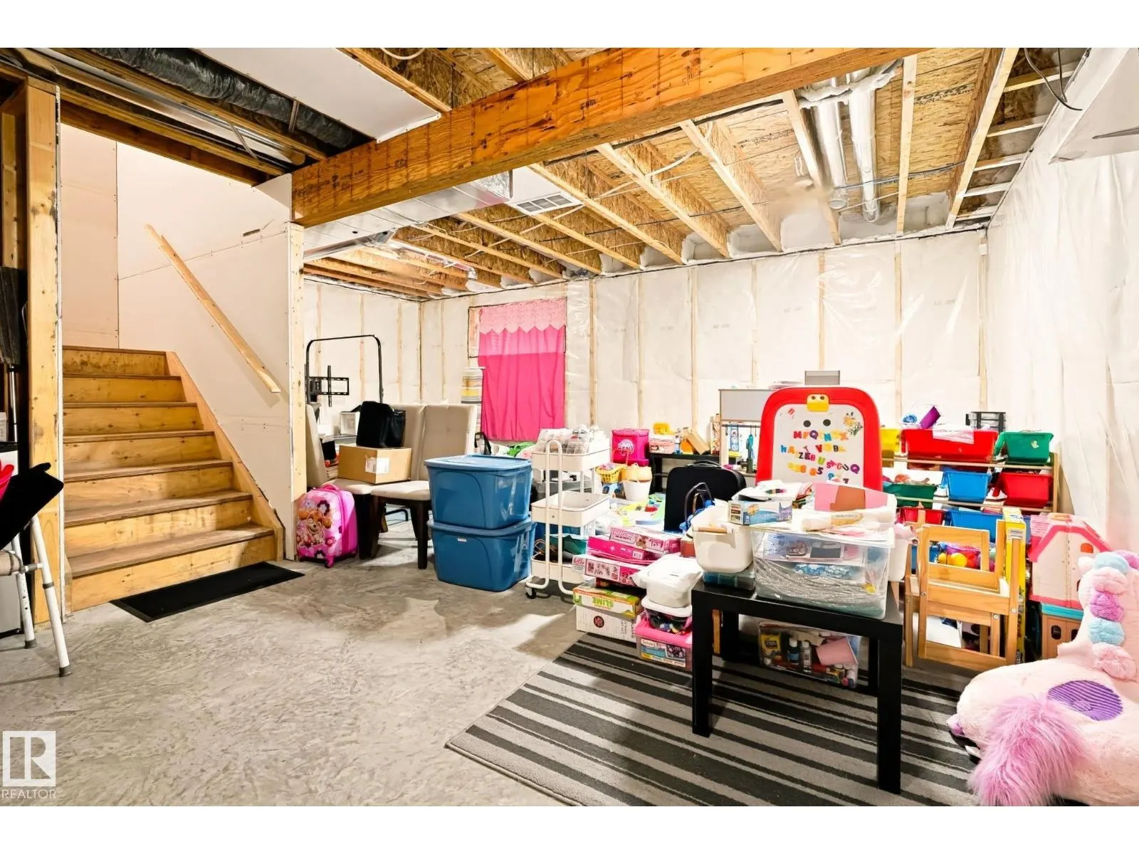 9507 228 ST NW