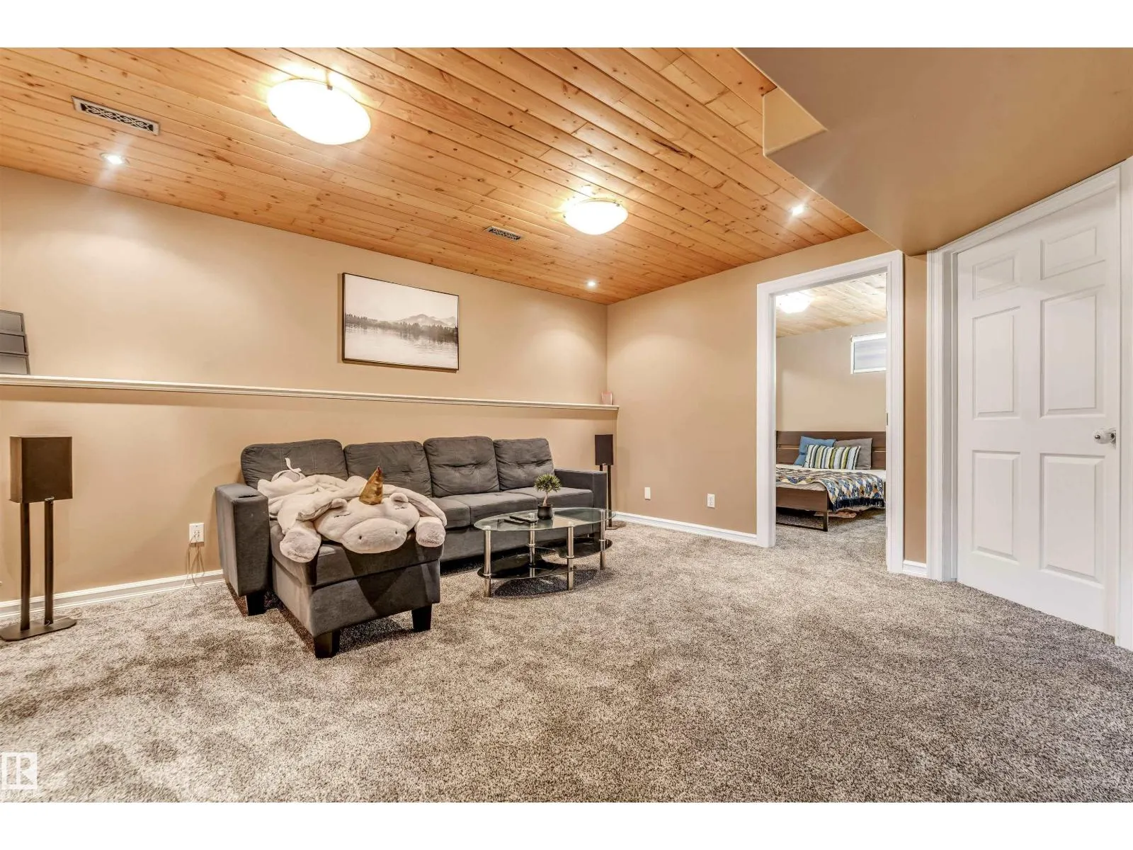 1828 36 AV NW