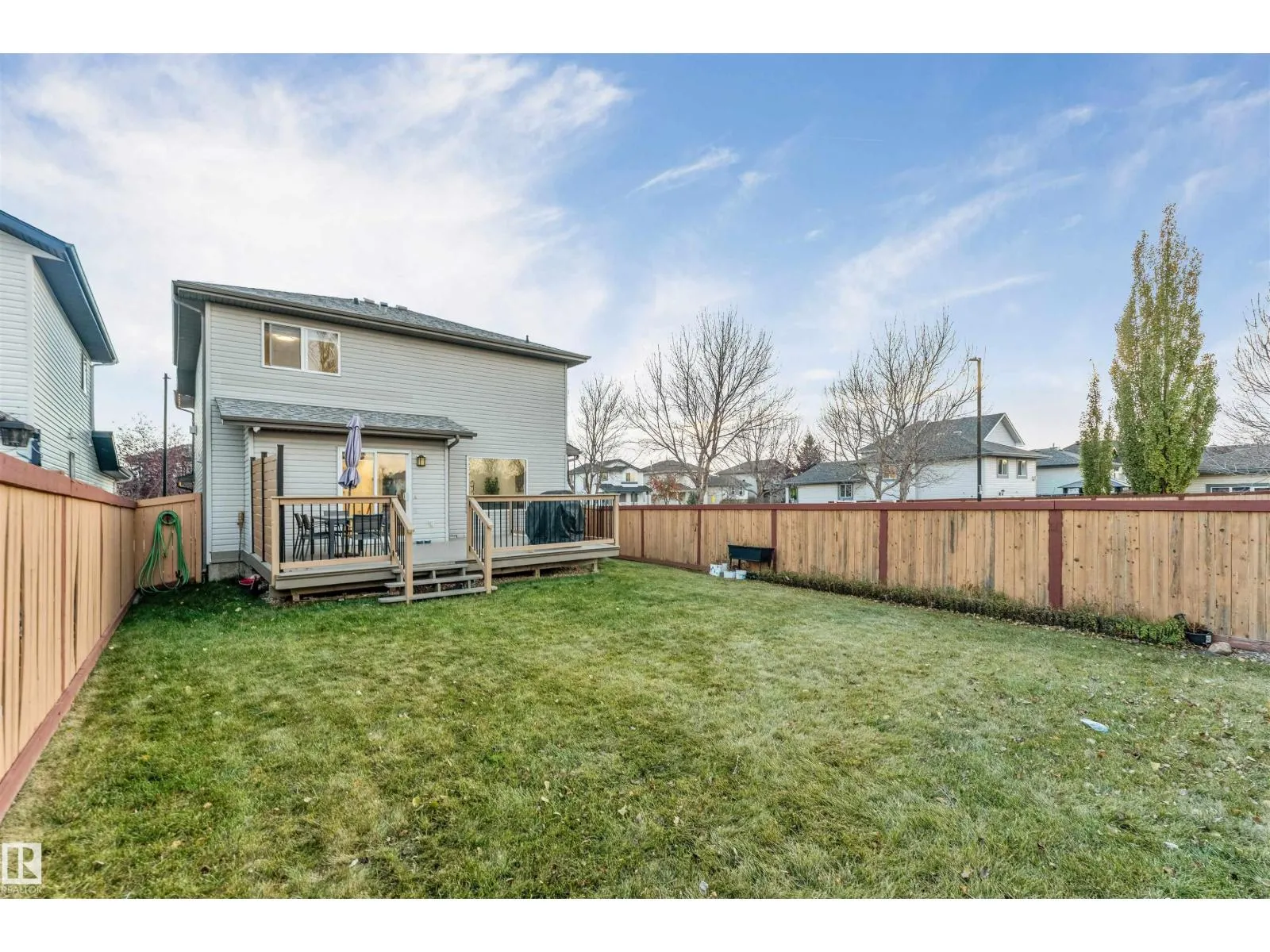 1828 36 AV NW