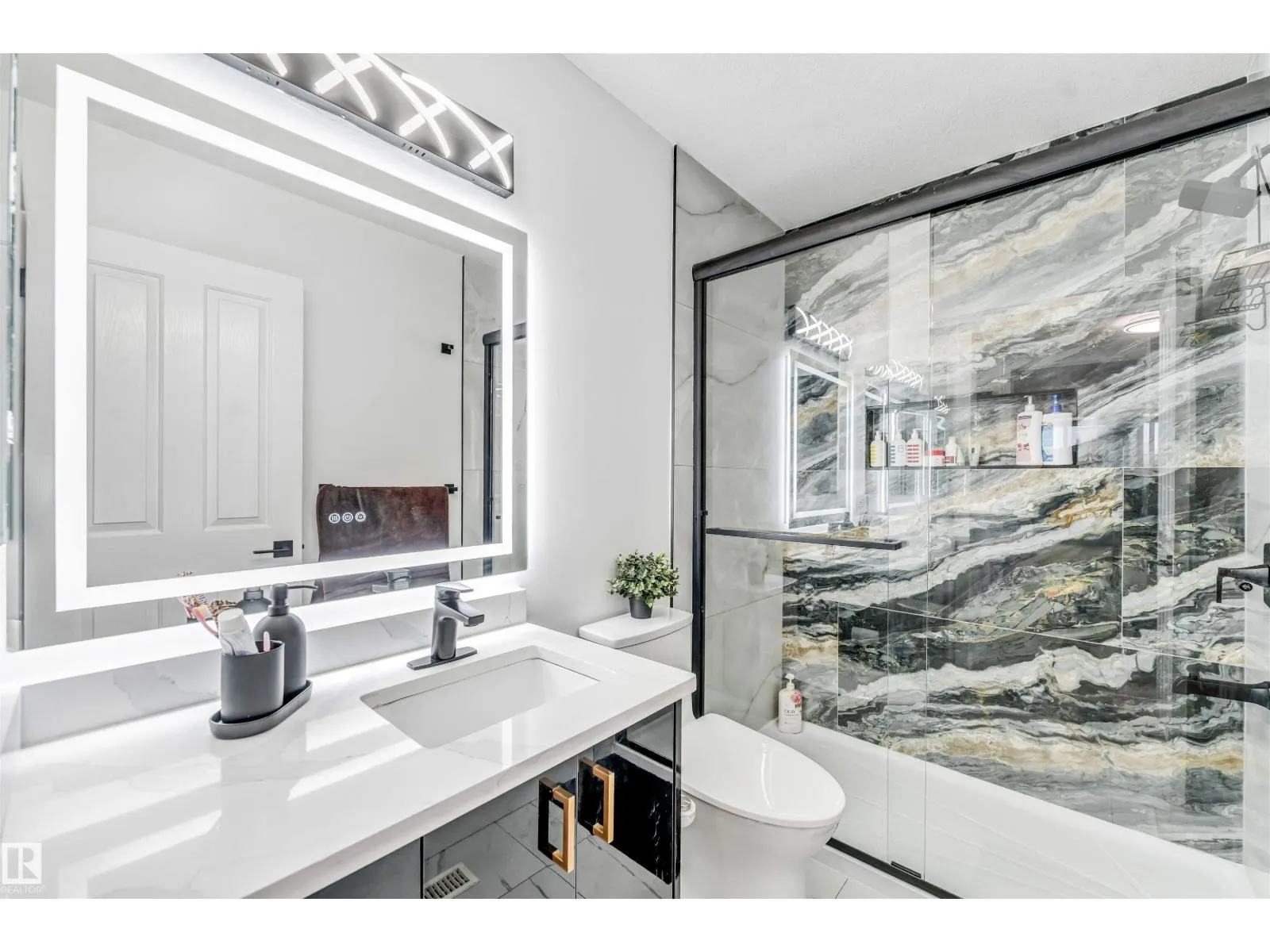 1828 36 AV NW
