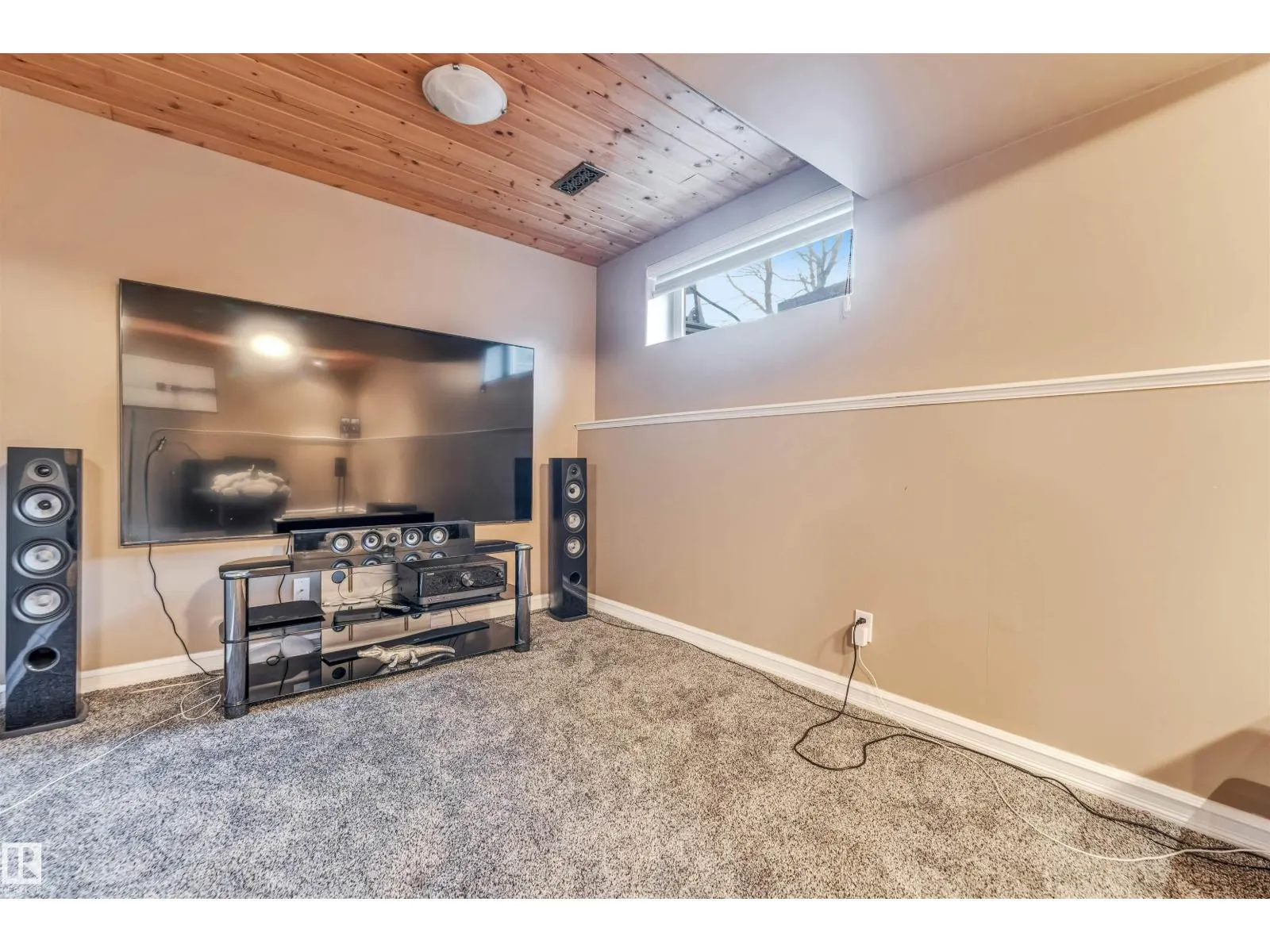 1828 36 AV NW