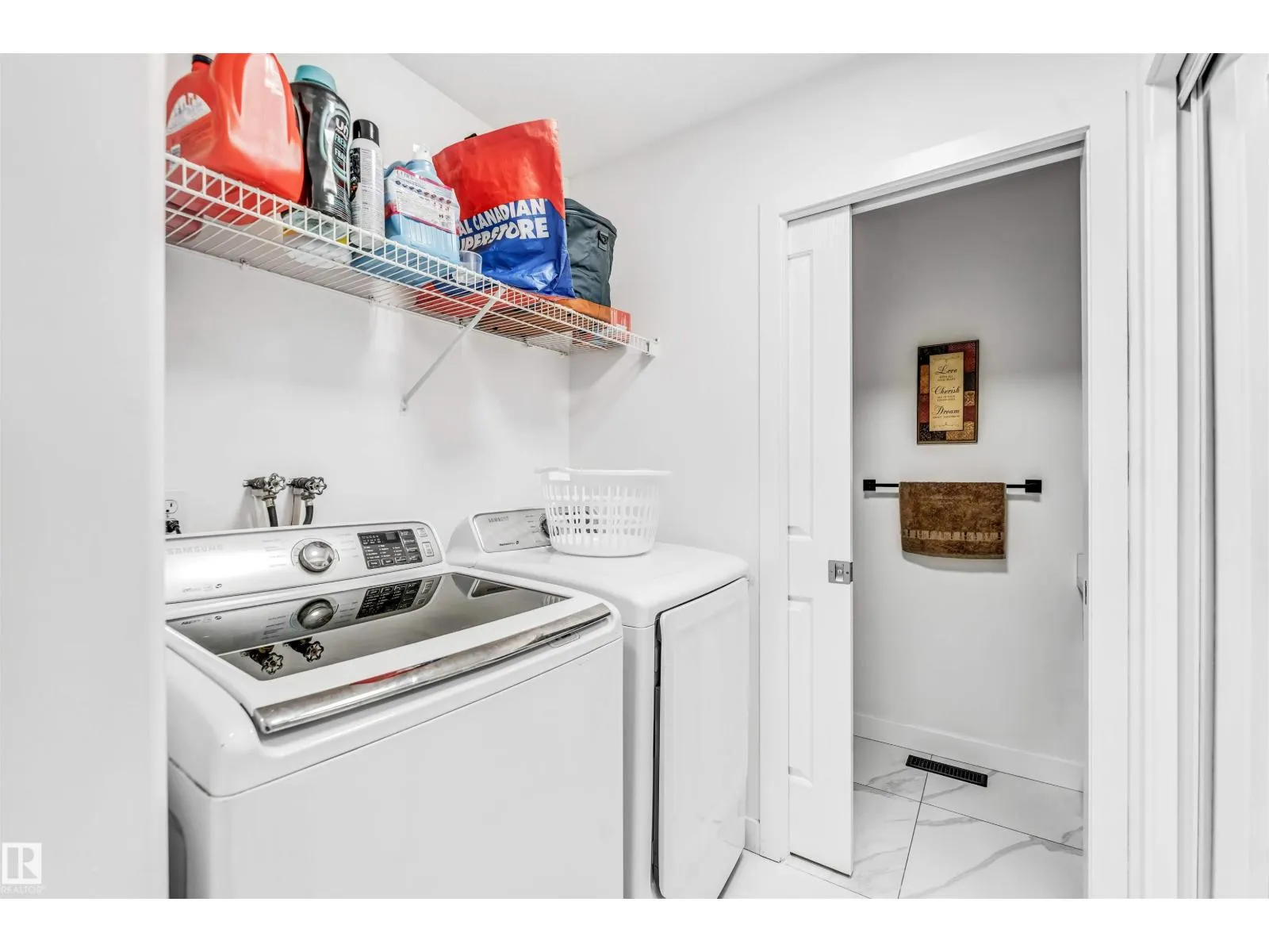 1828 36 AV NW