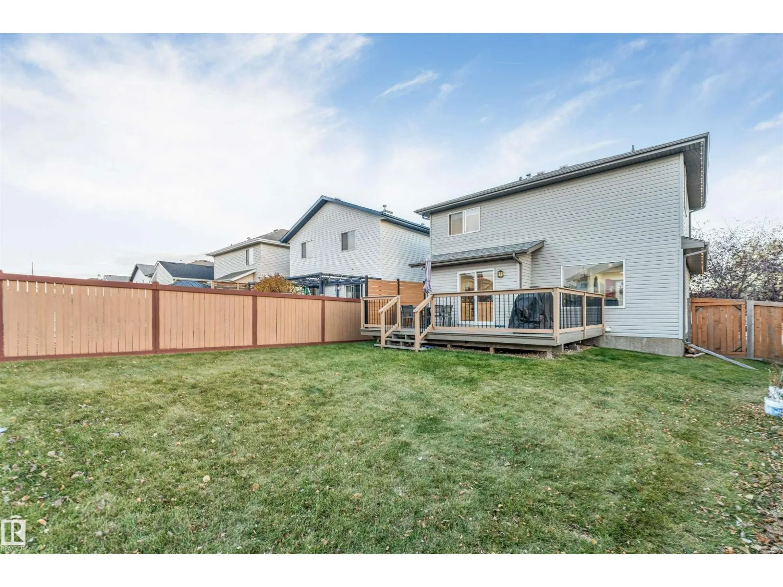 1828 36 AV NW