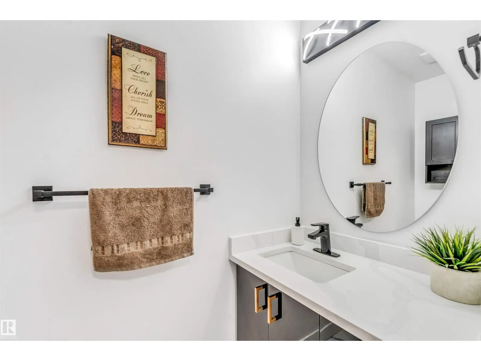 1828 36 AV NW