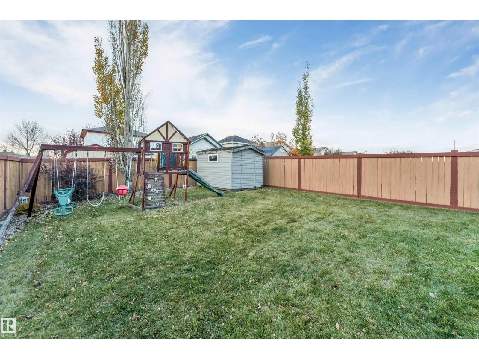 1828 36 AV NW