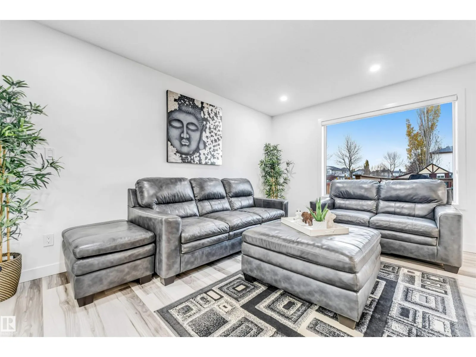 1828 36 AV NW