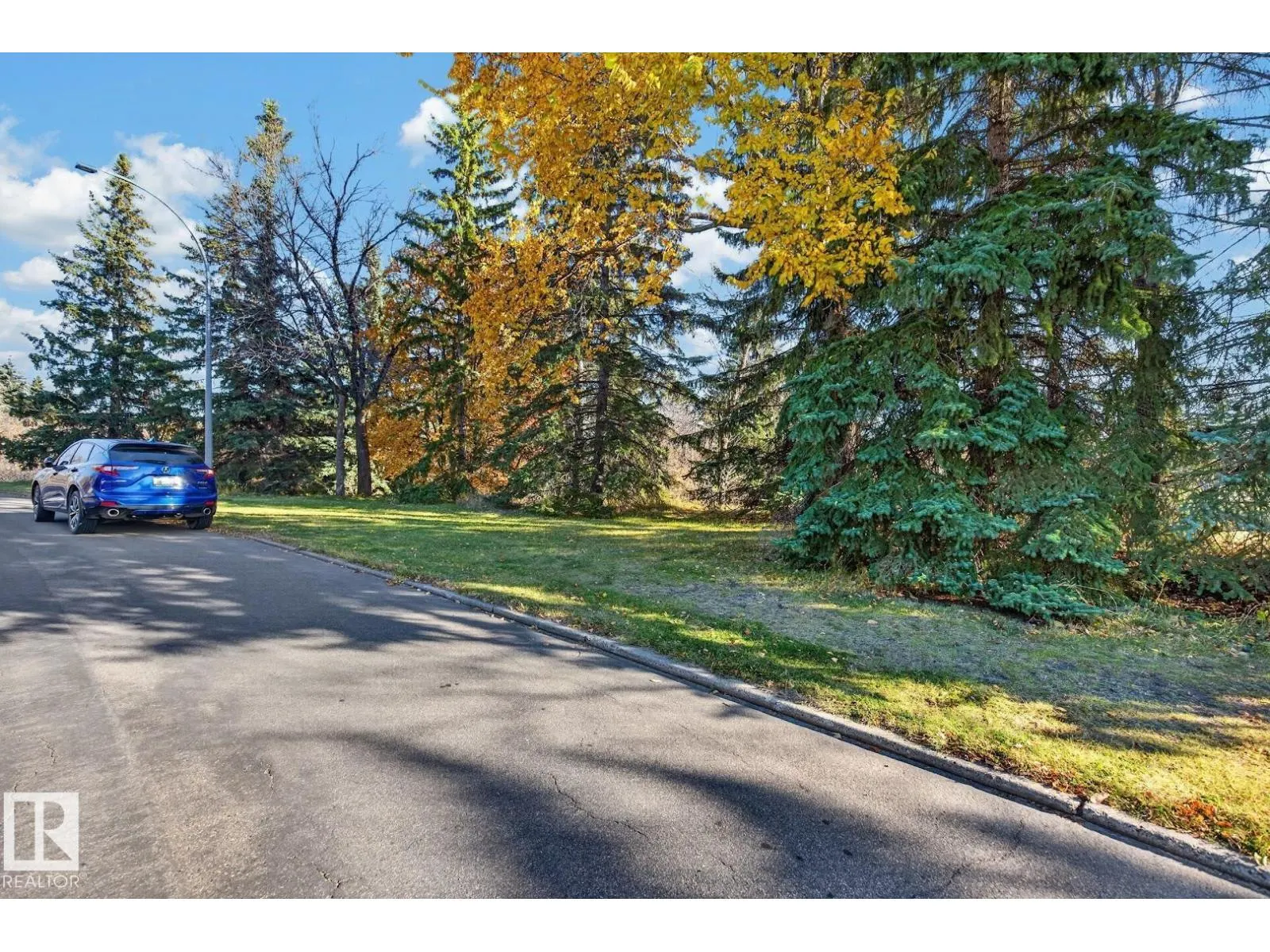 7704 102 AV NW NW
