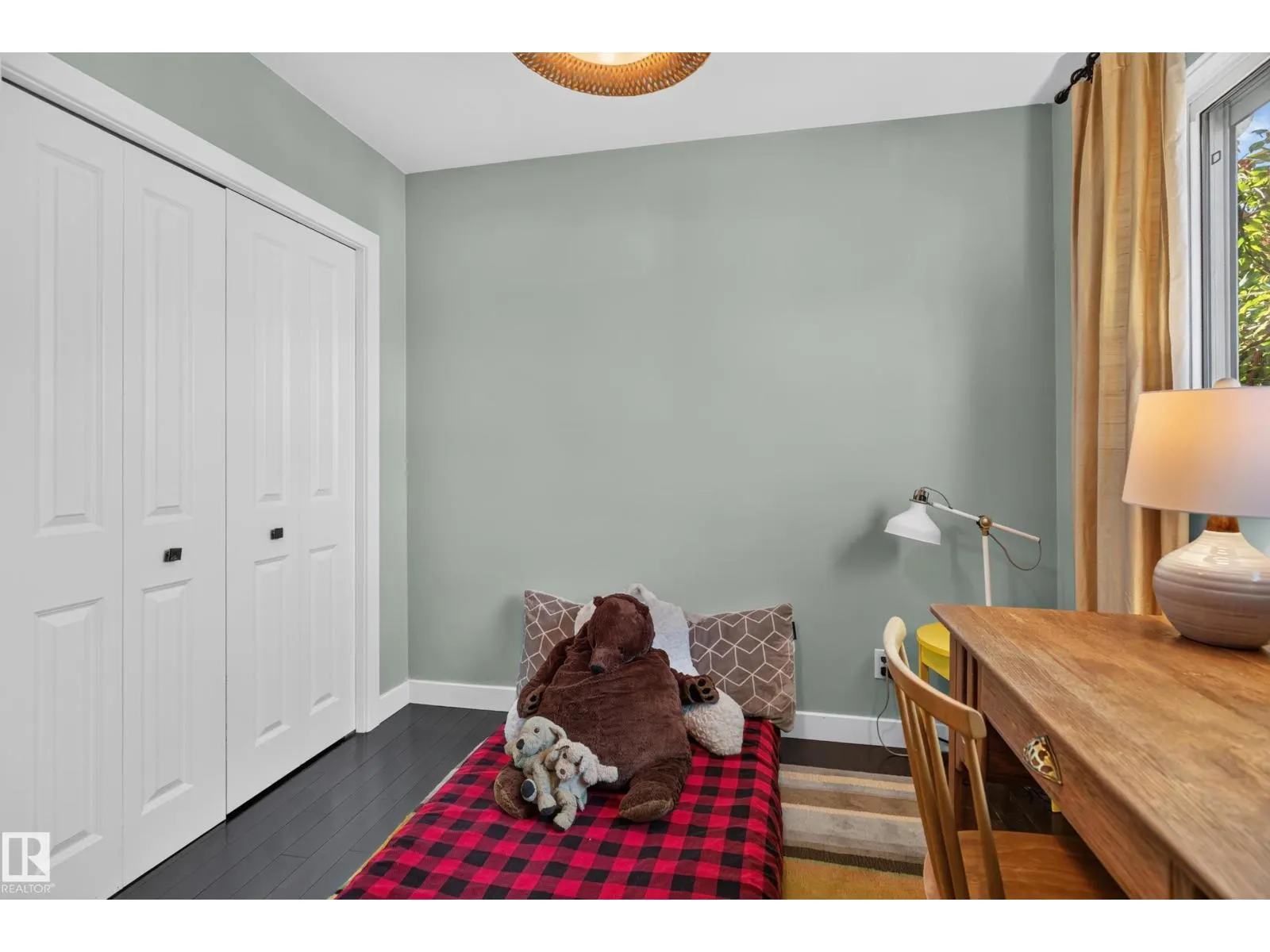 7704 102 AV NW NW