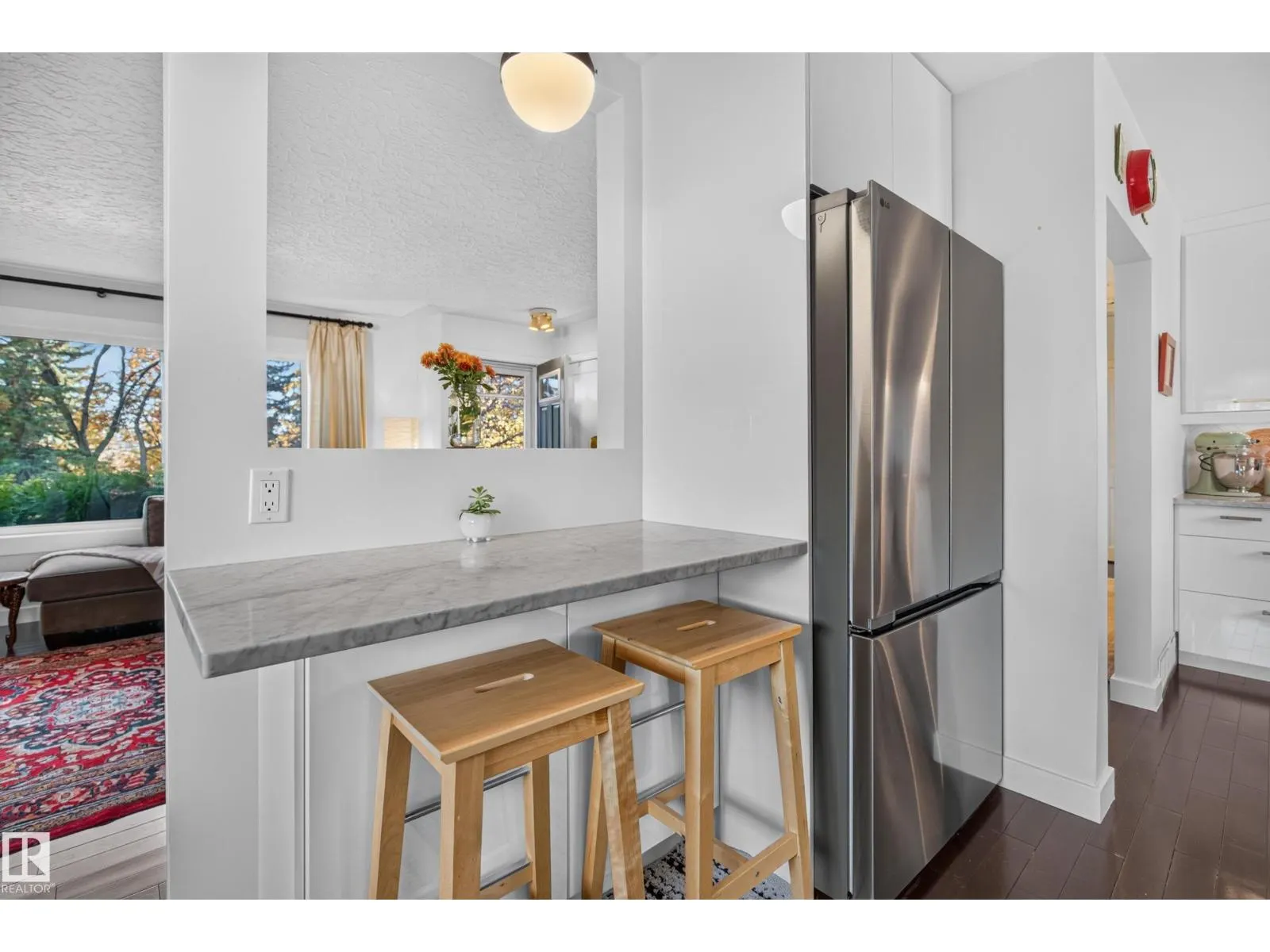 7704 102 AV NW NW