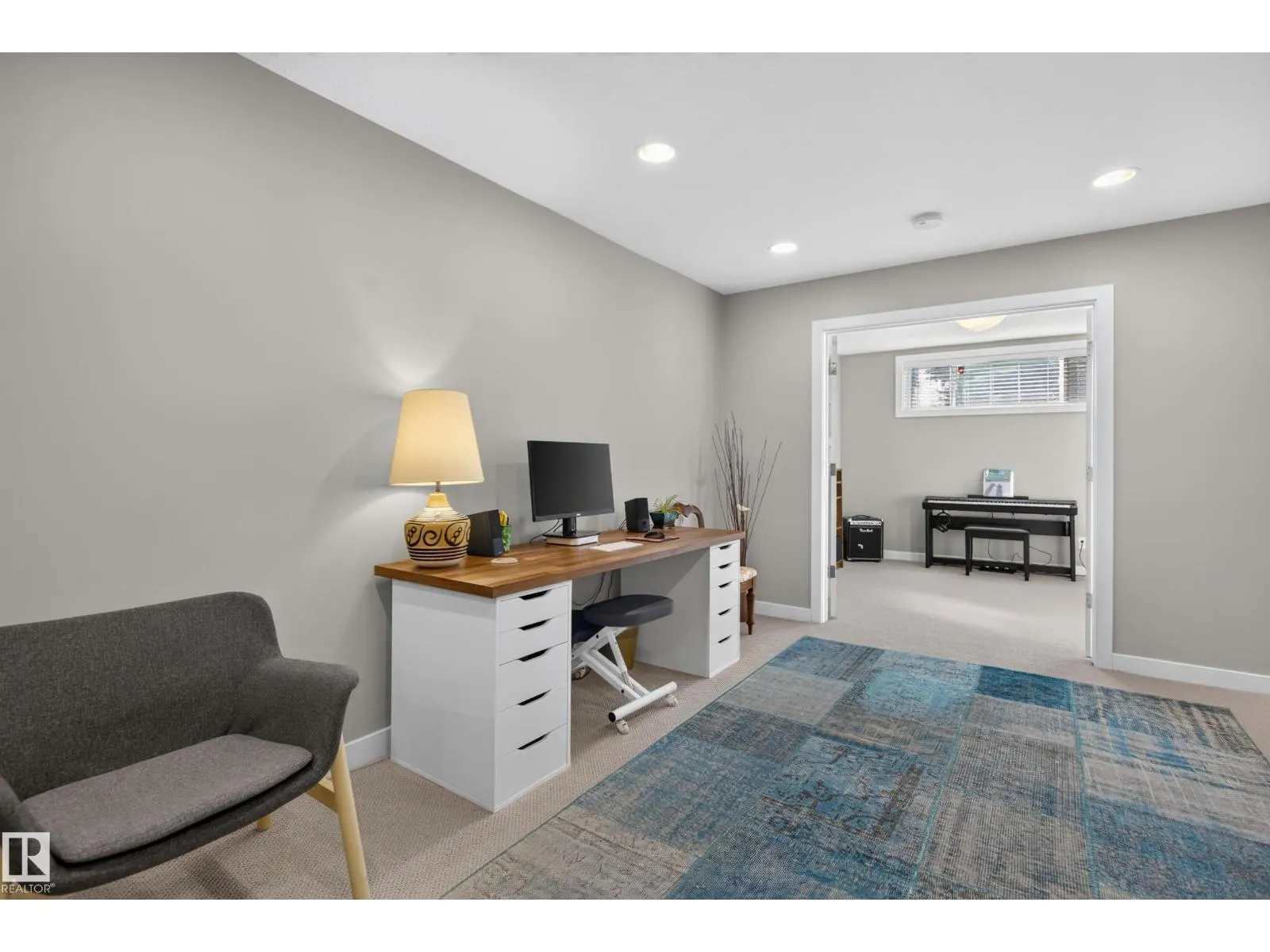 7704 102 AV NW NW