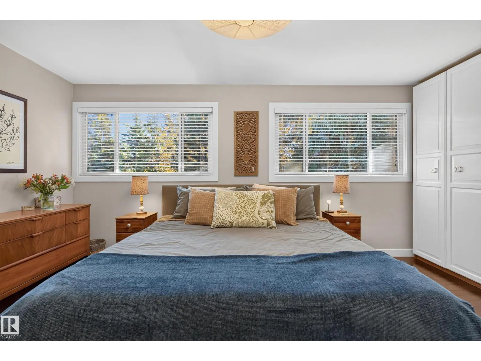 7704 102 AV NW NW