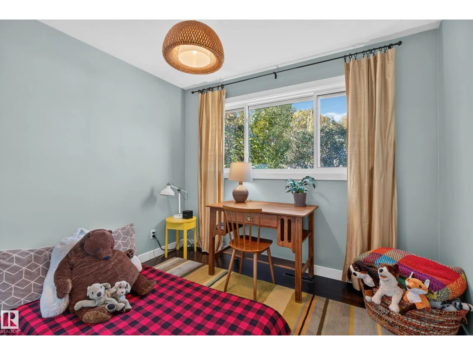 7704 102 AV NW NW