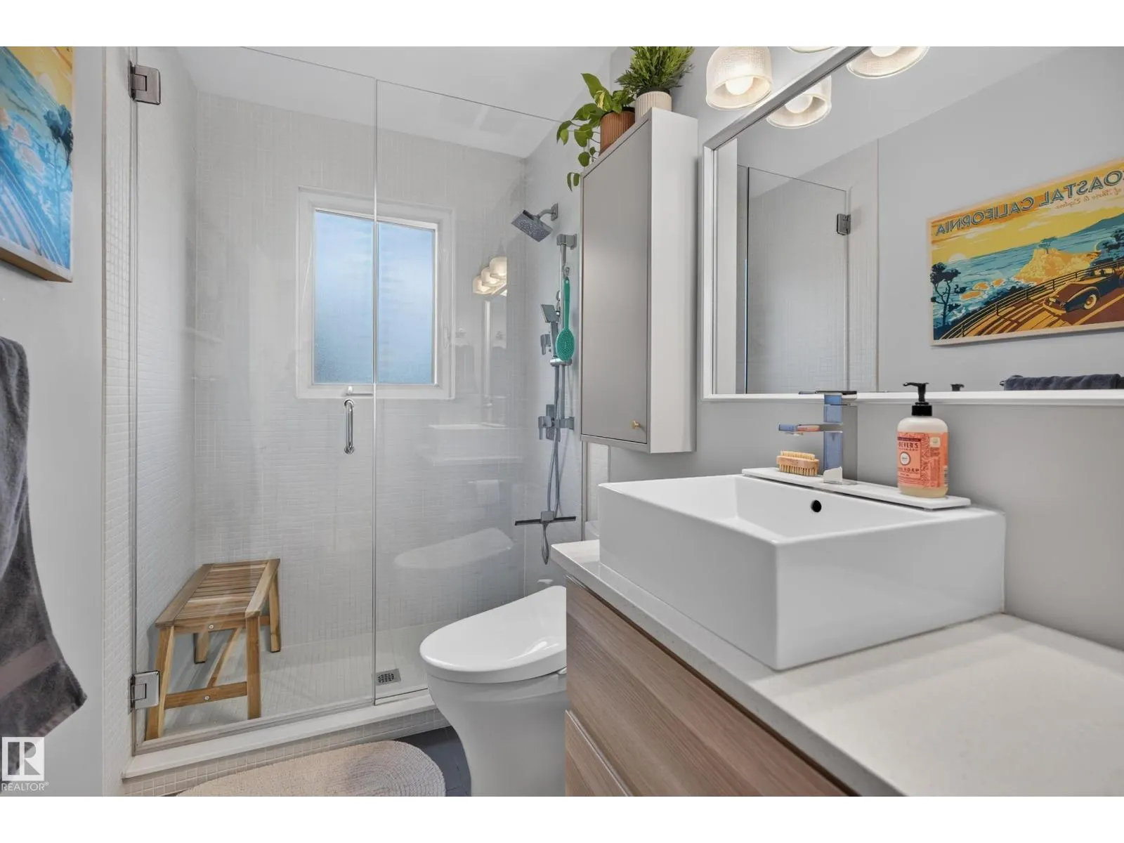 7704 102 AV NW NW