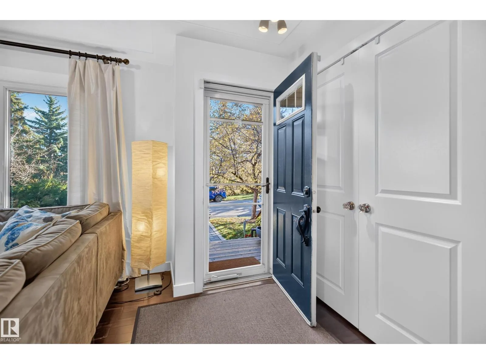7704 102 AV NW NW