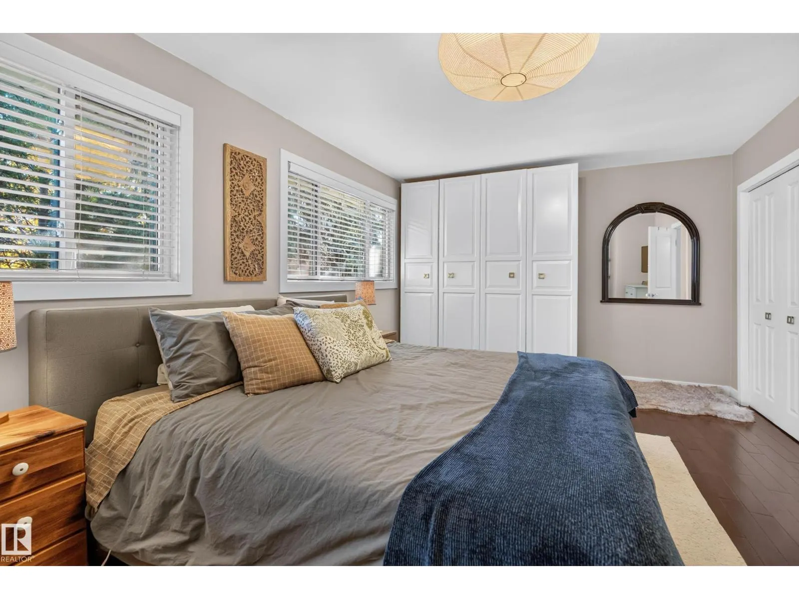 7704 102 AV NW NW