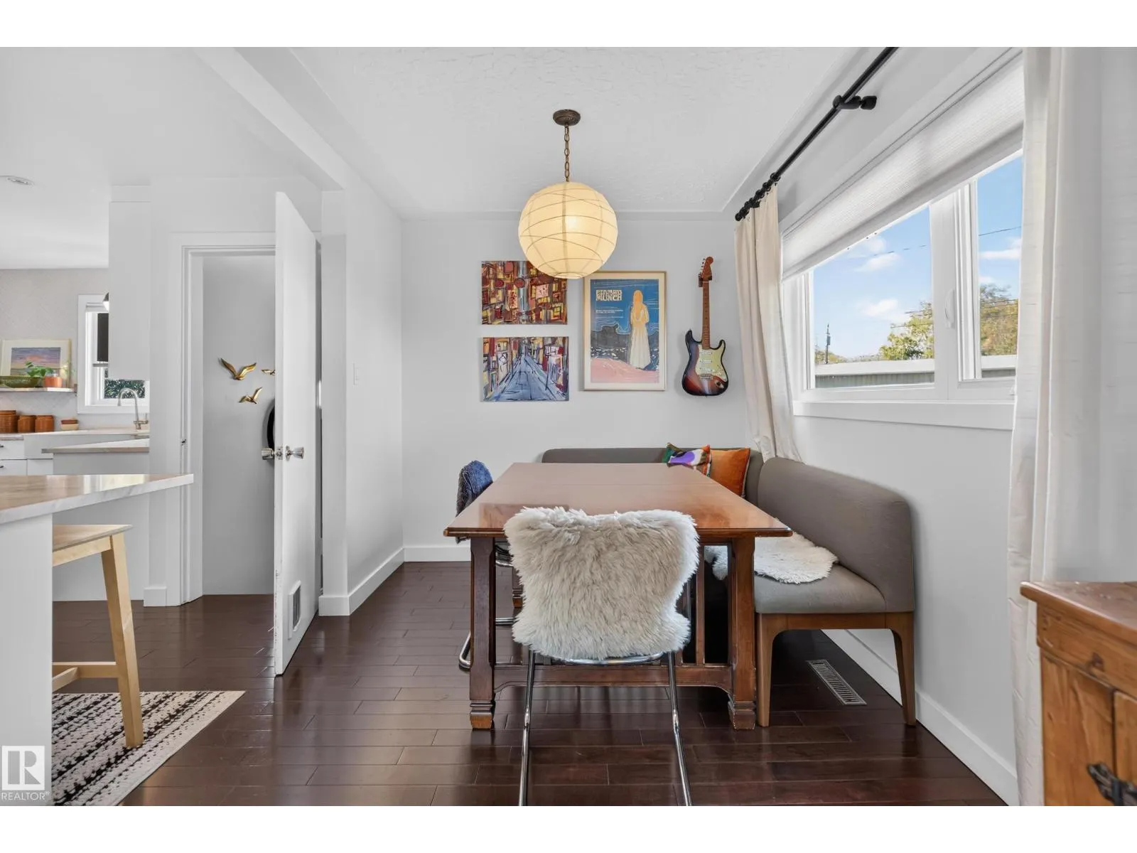 7704 102 AV NW NW