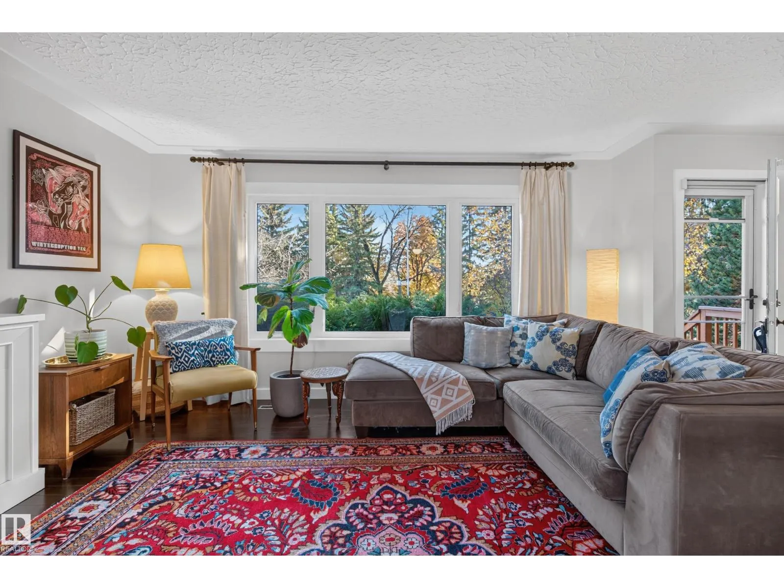 7704 102 AV NW NW