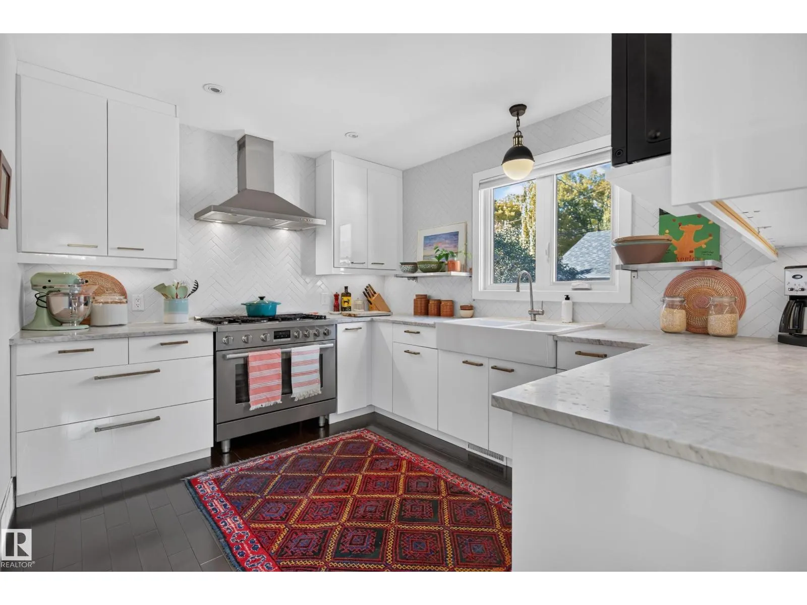 7704 102 AV NW NW