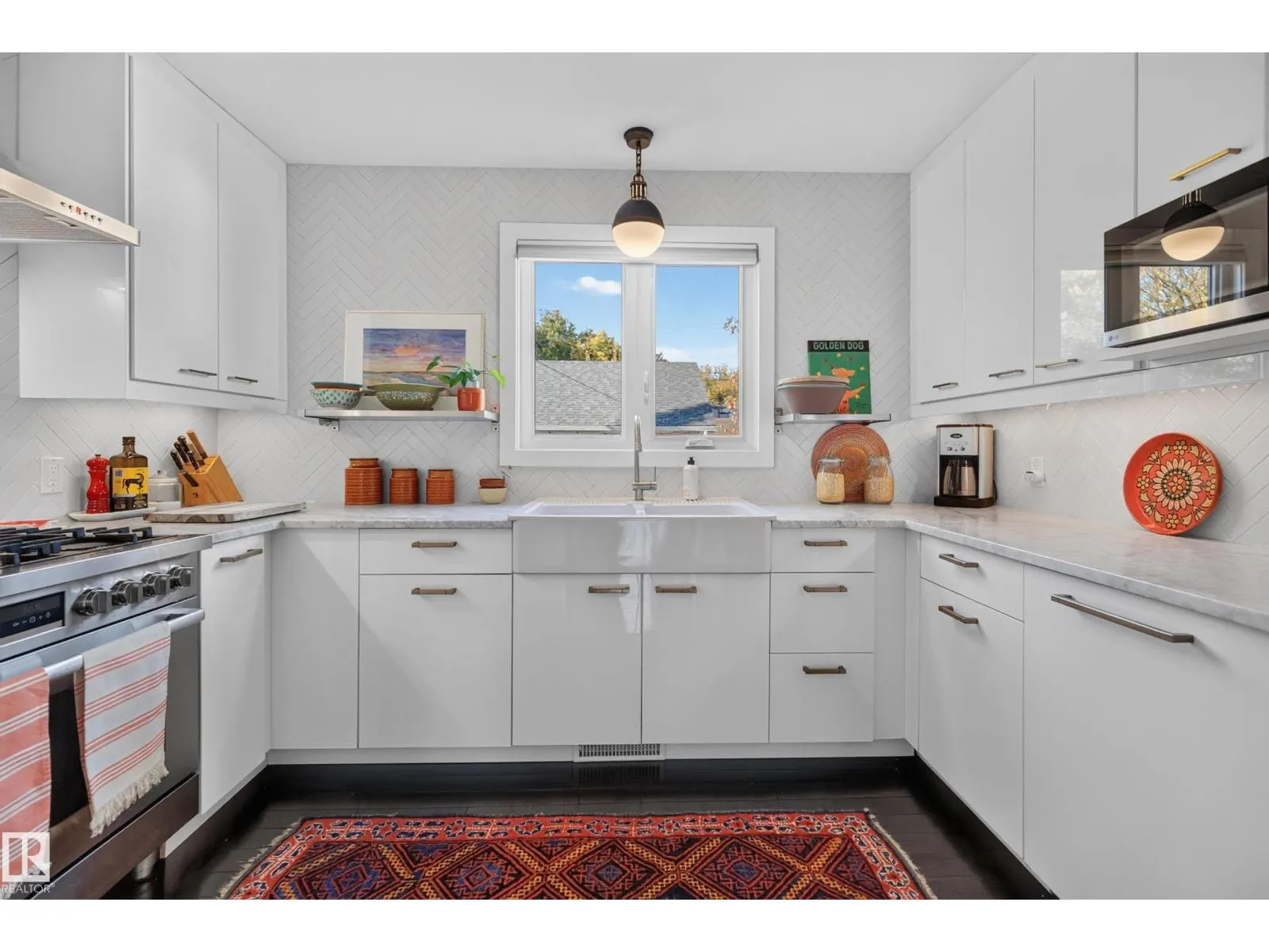 7704 102 AV NW NW