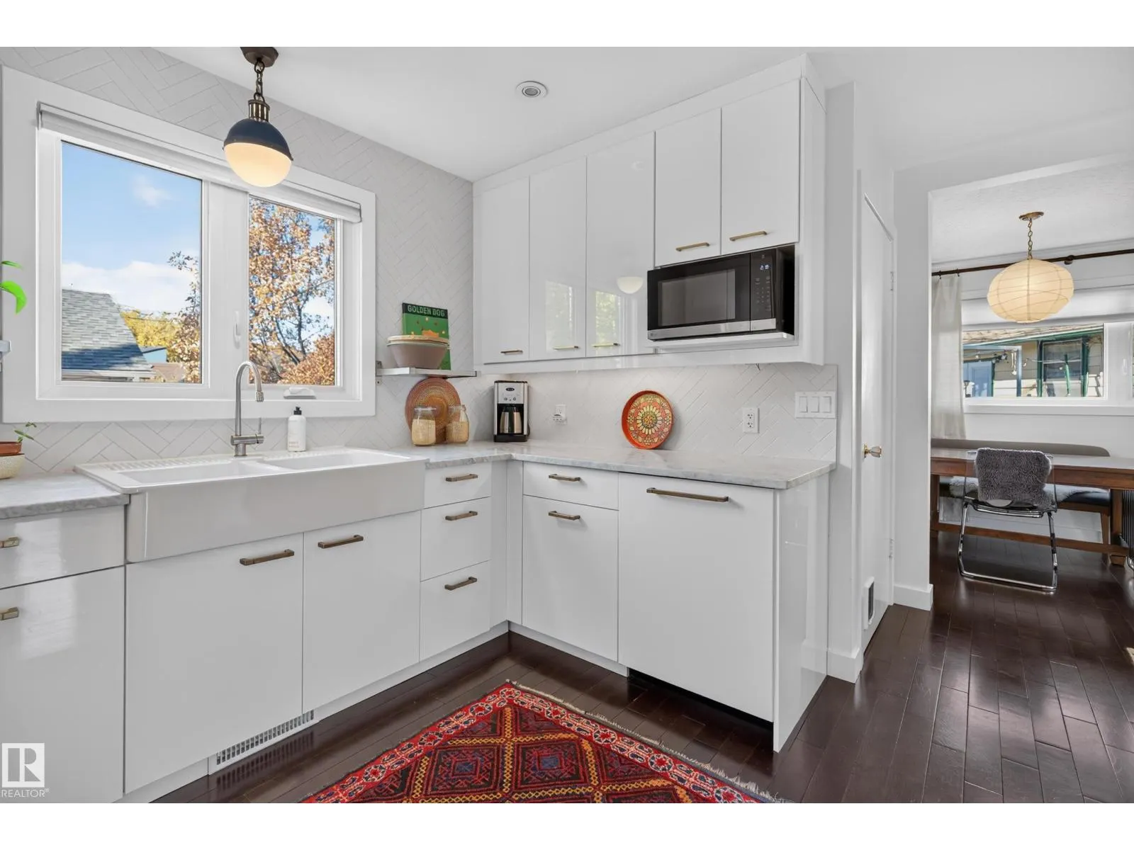 7704 102 AV NW NW