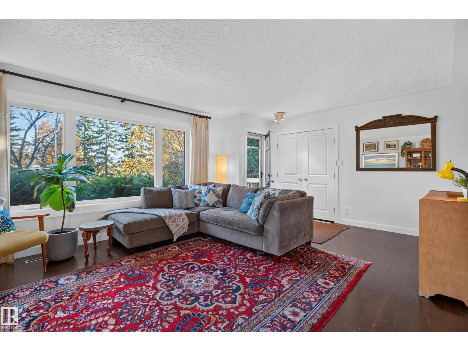 7704 102 AV NW NW