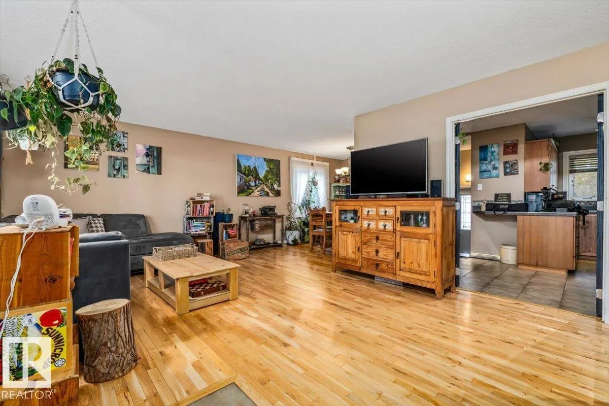 9212 93 ST