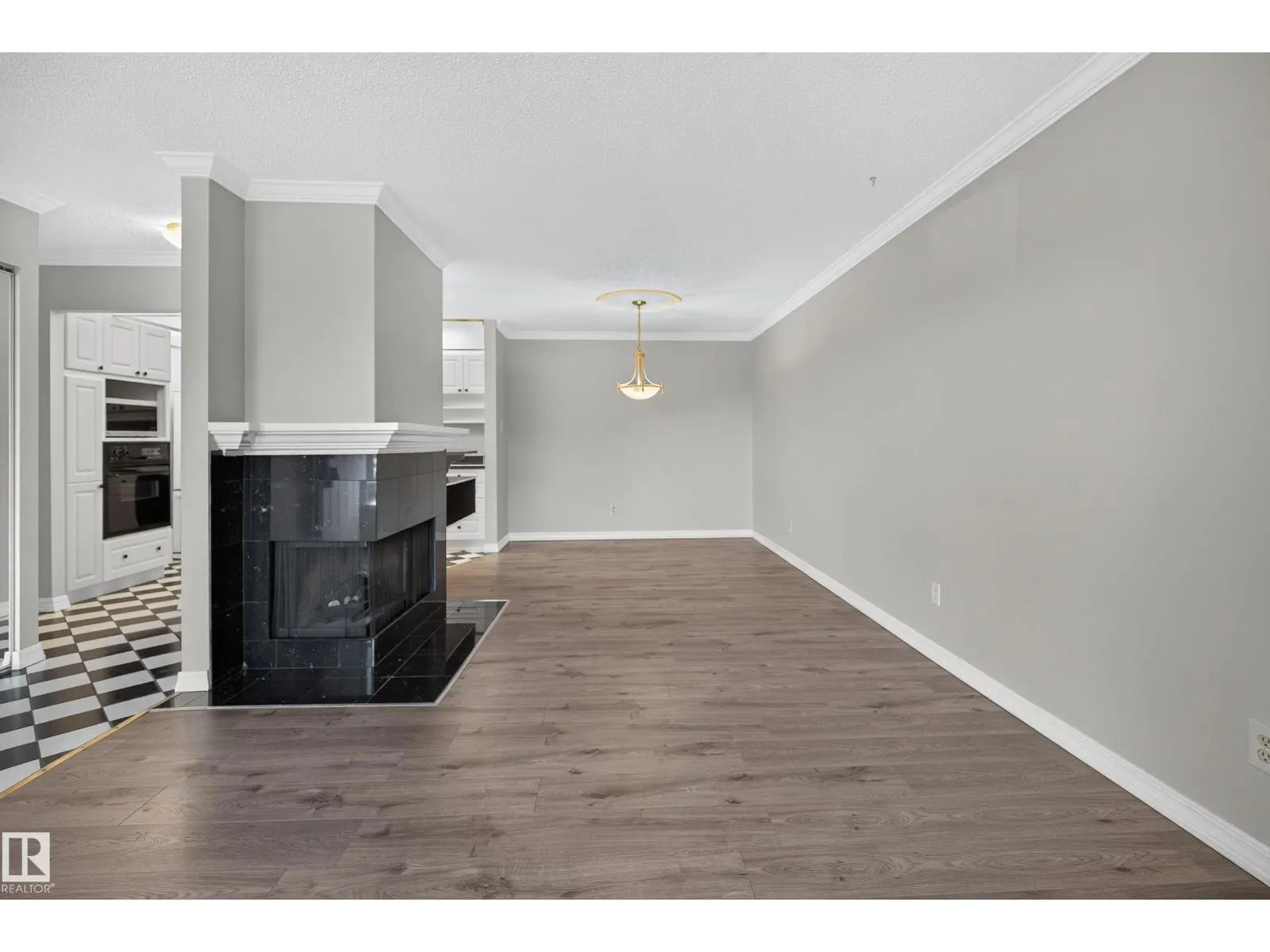 2332 151 AV NW
