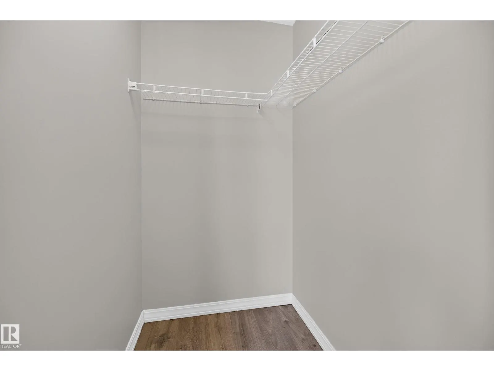 2332 151 AV NW
