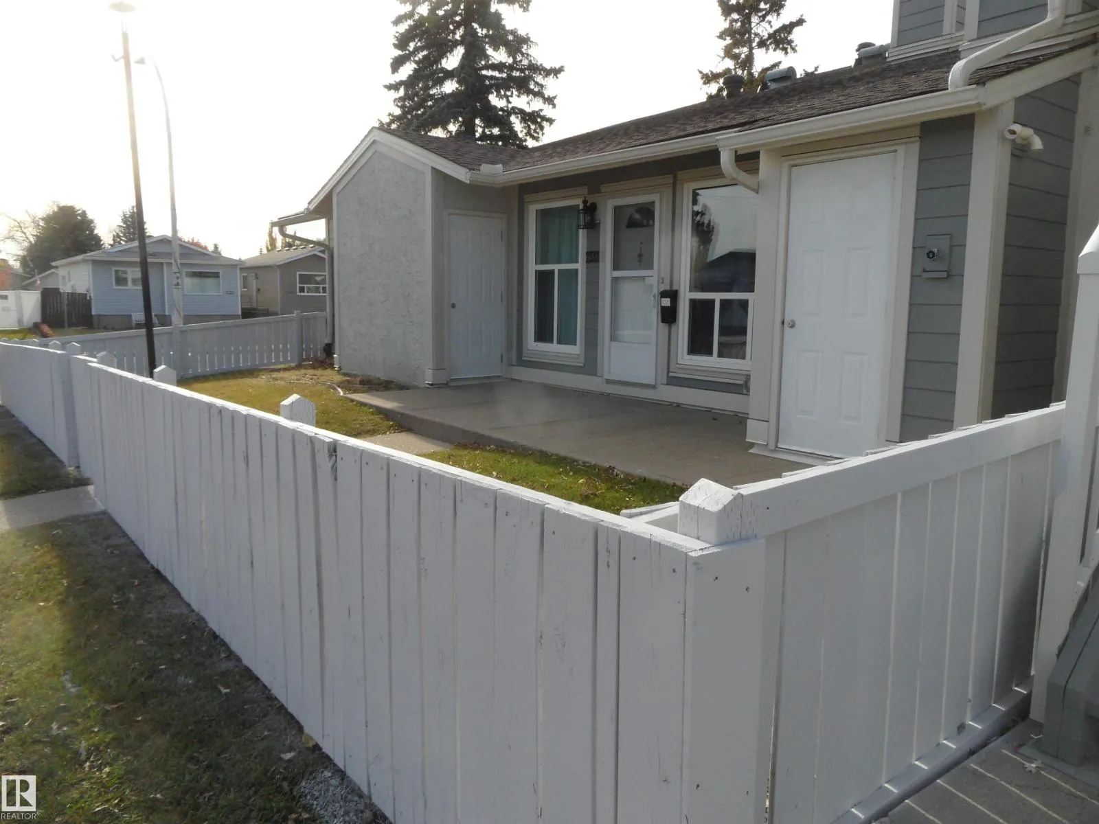 2332 151 AV NW