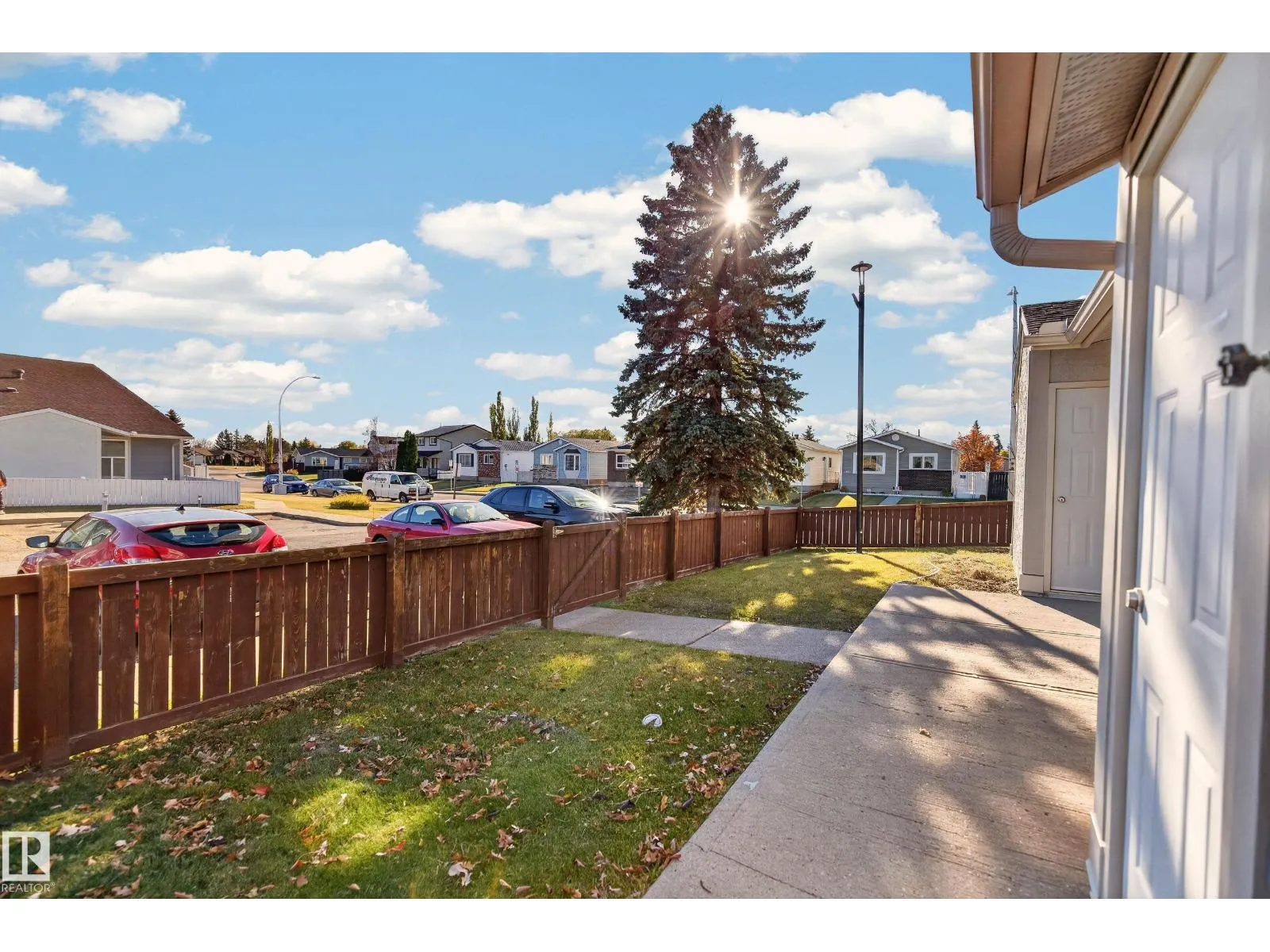 2332 151 AV NW