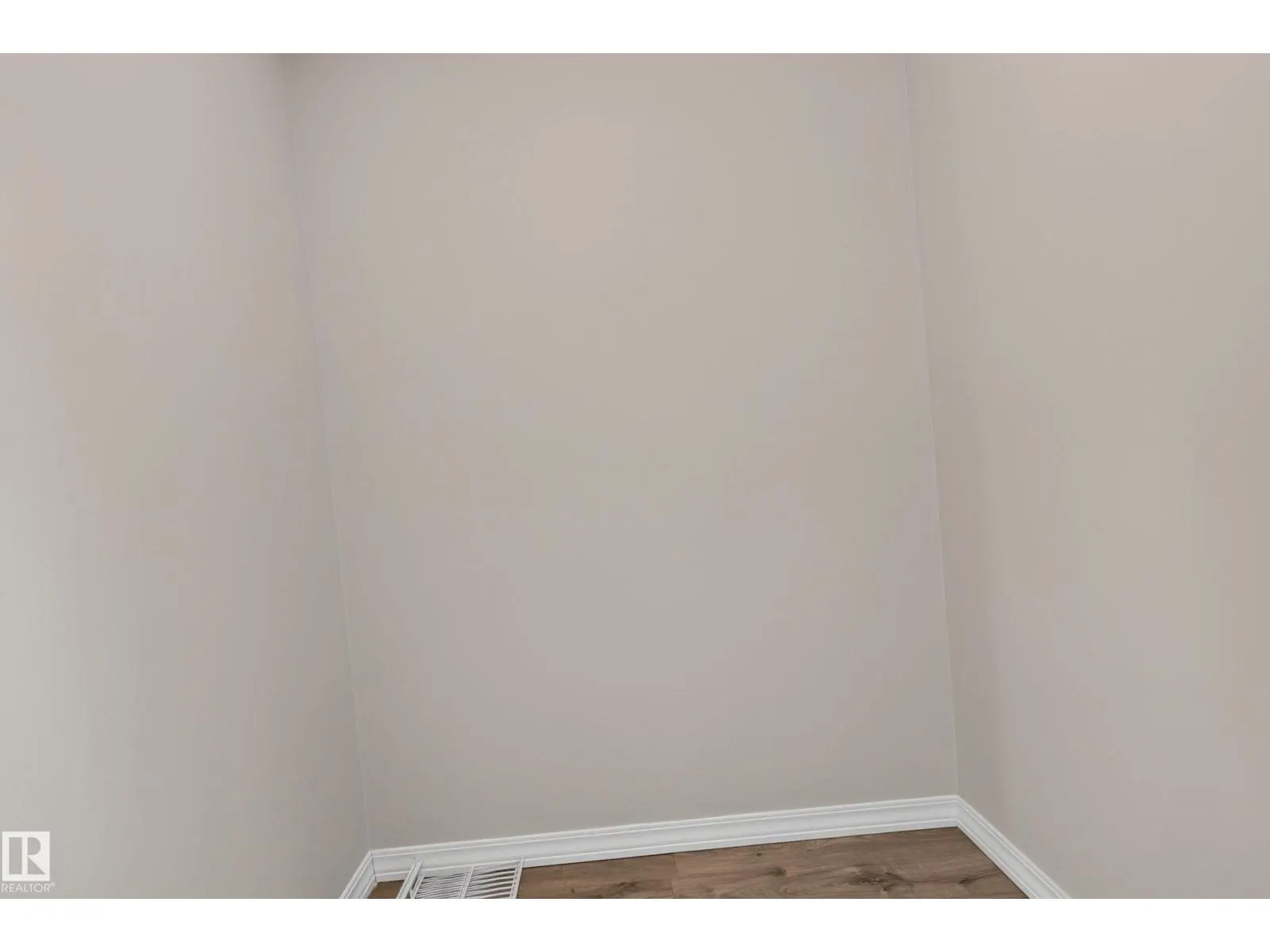 2332 151 AV NW