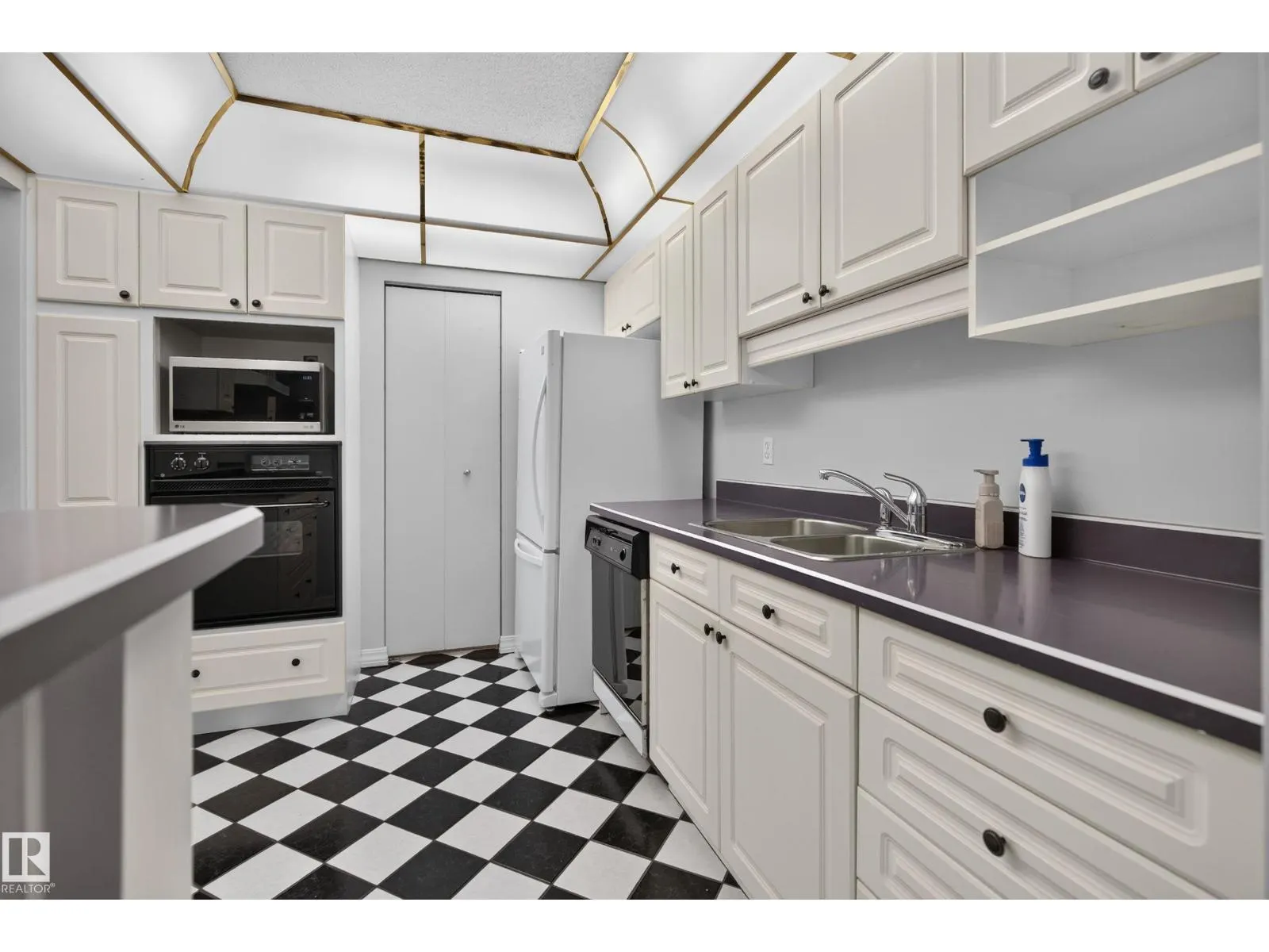 2332 151 AV NW