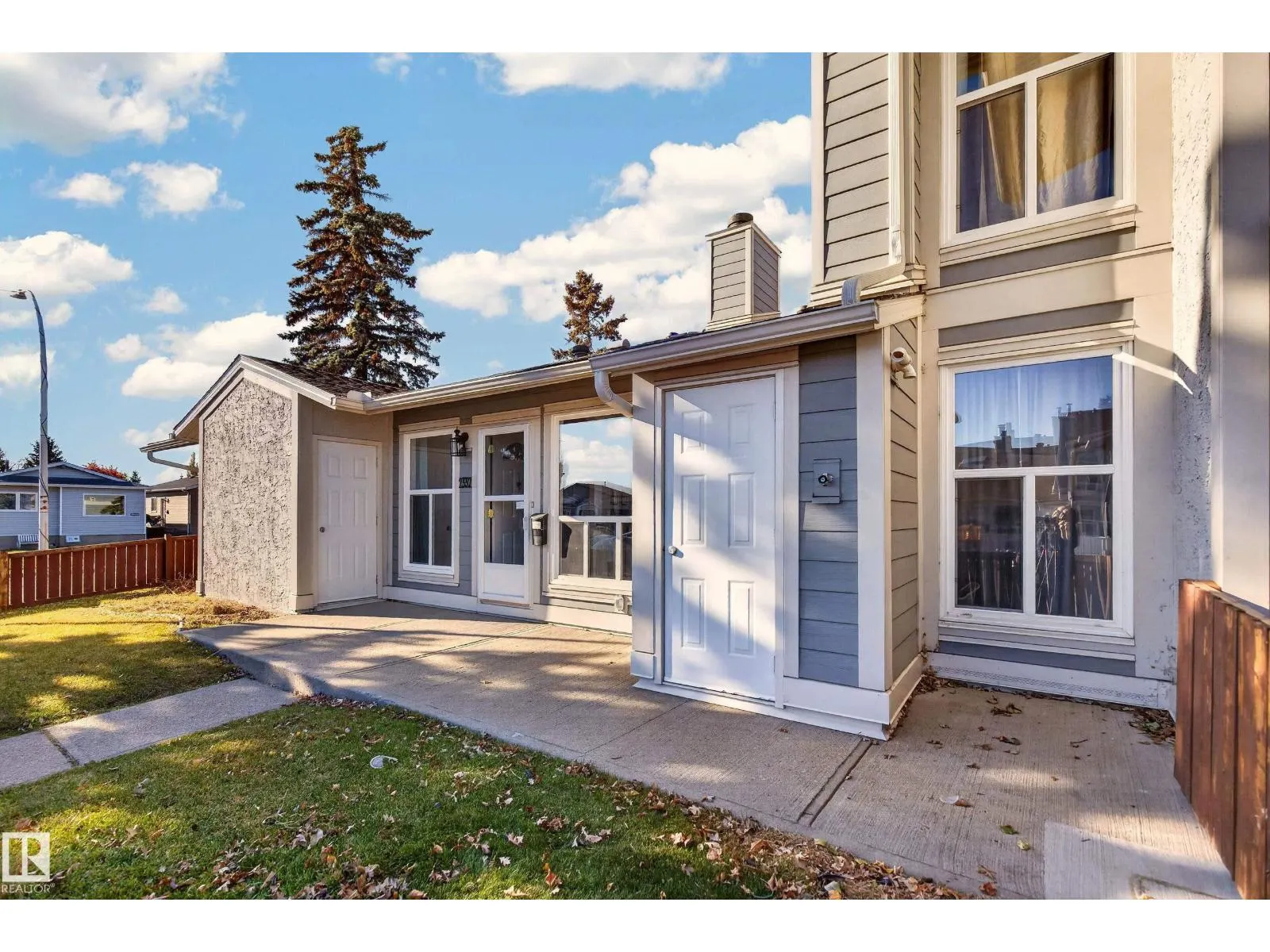 2332 151 AV NW