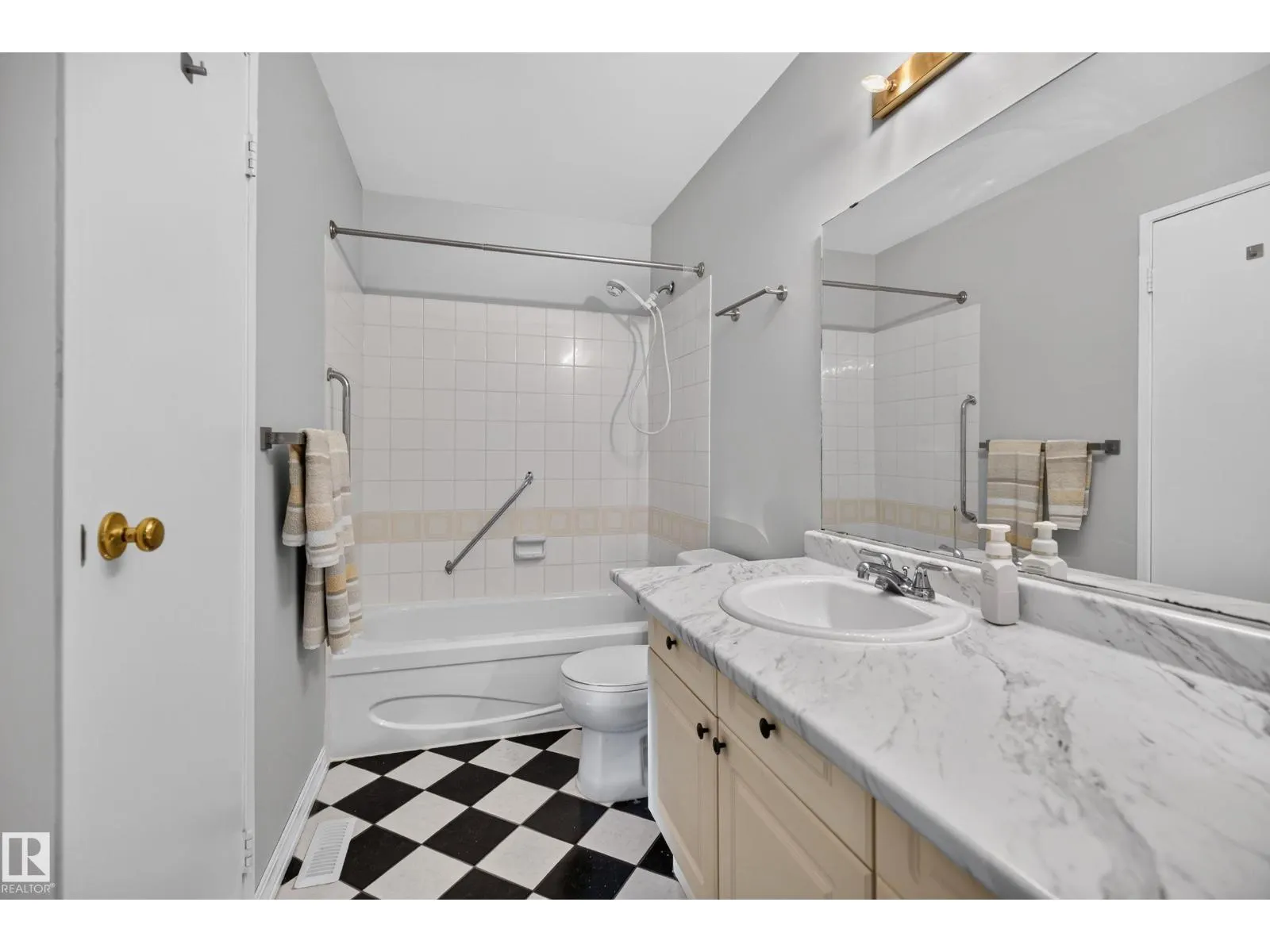 2332 151 AV NW