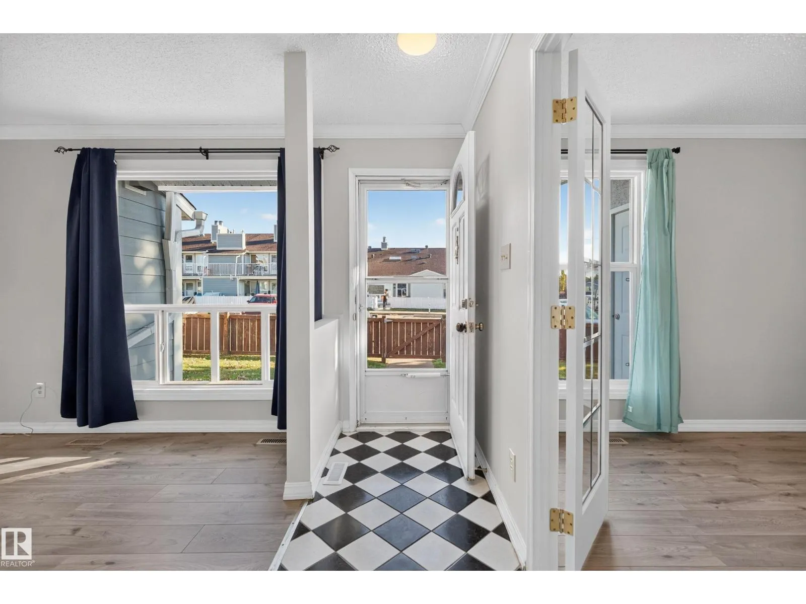 2332 151 AV NW
