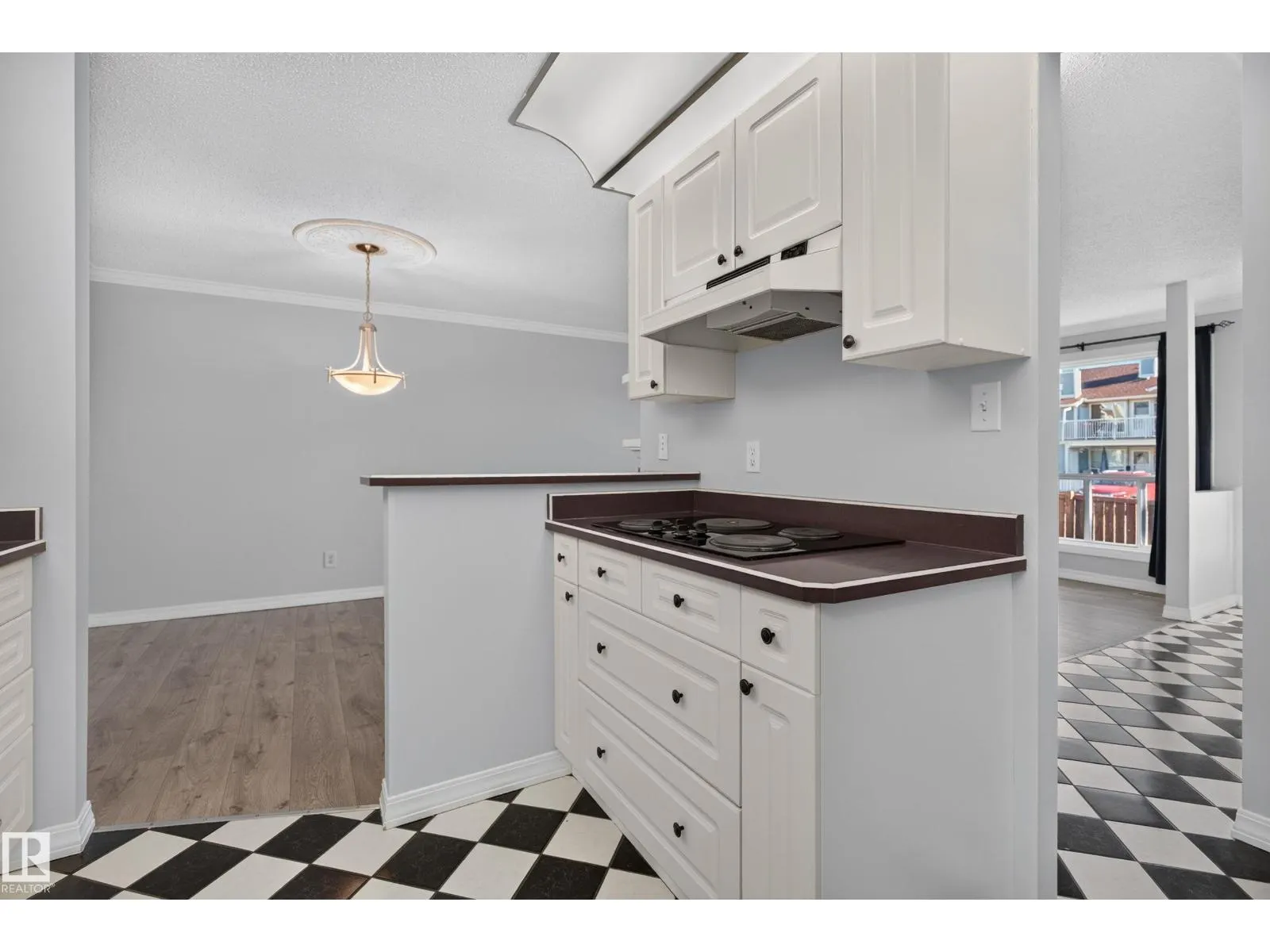 2332 151 AV NW