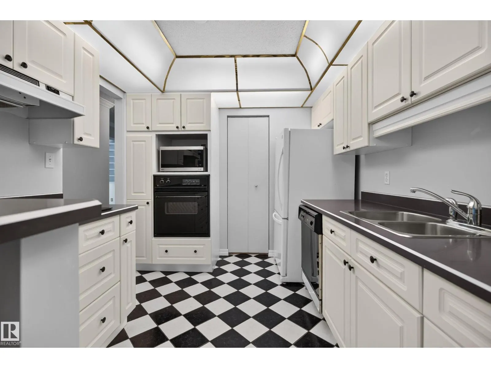 2332 151 AV NW
