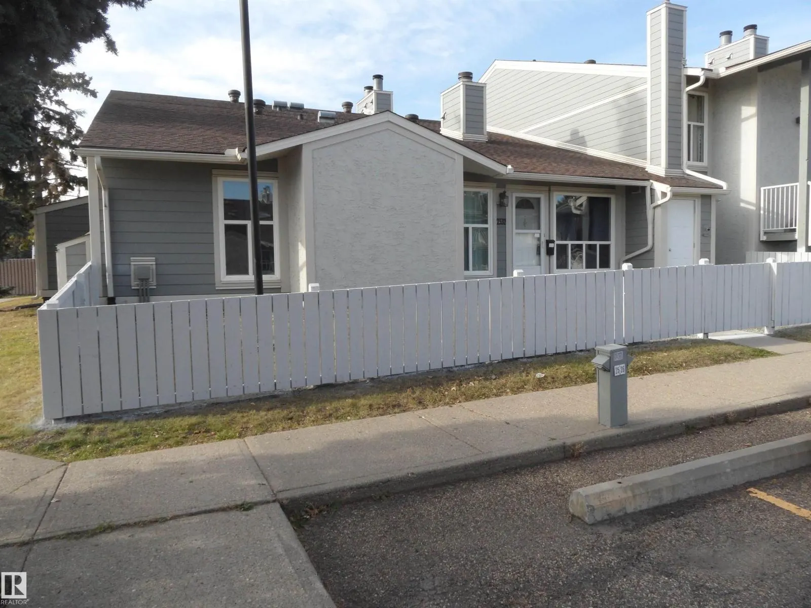 2332 151 AV NW
