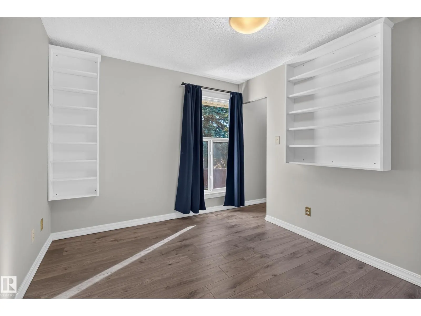 2332 151 AV NW