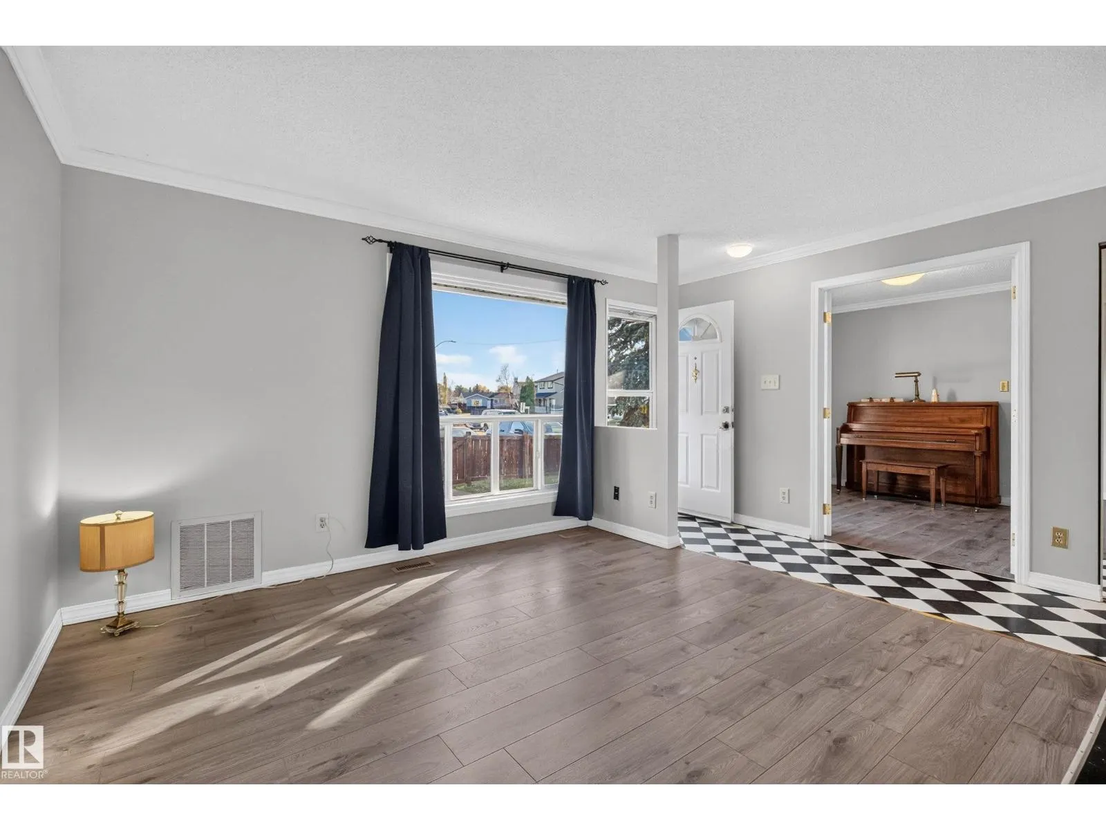 2332 151 AV NW