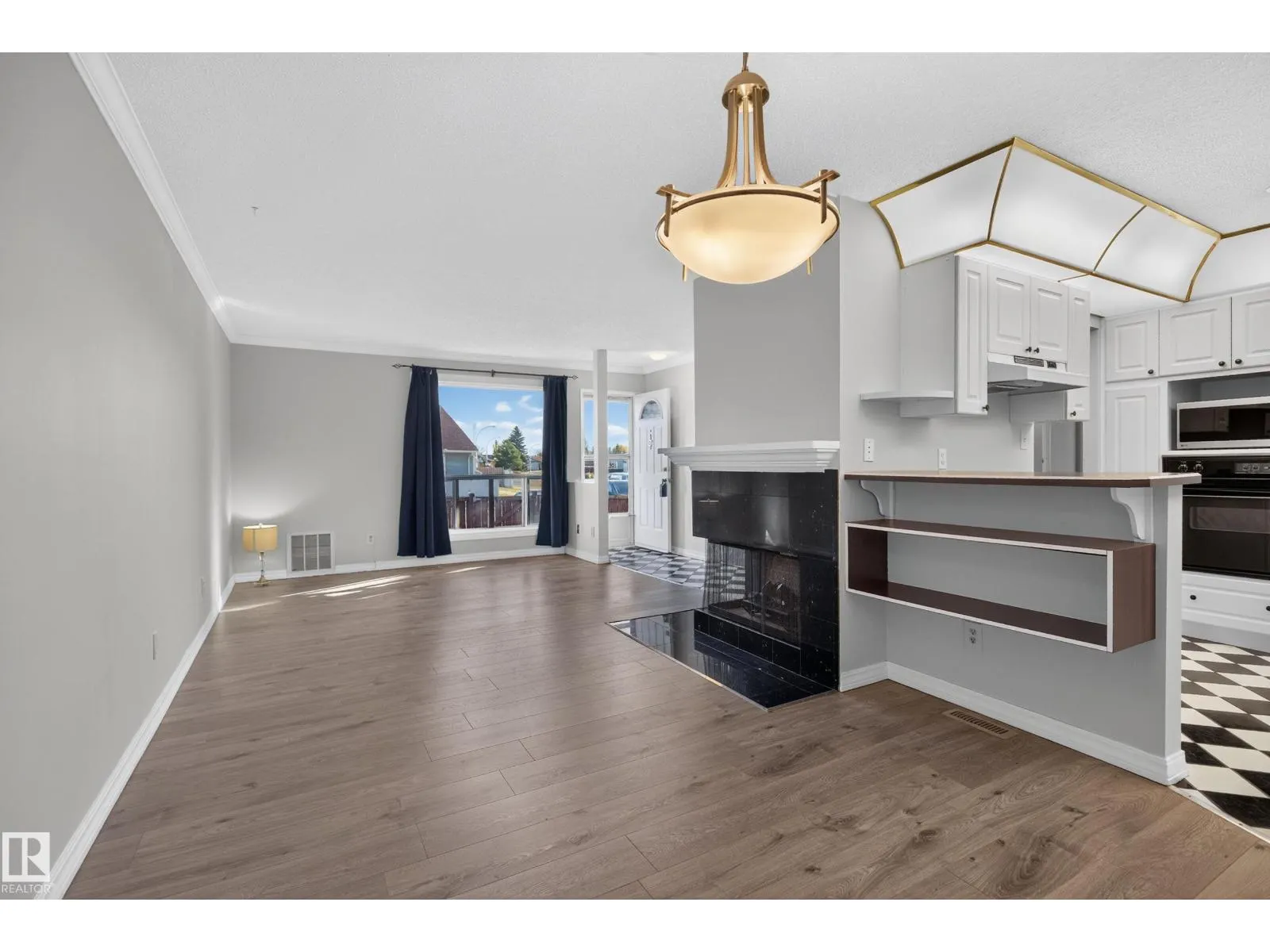 2332 151 AV NW