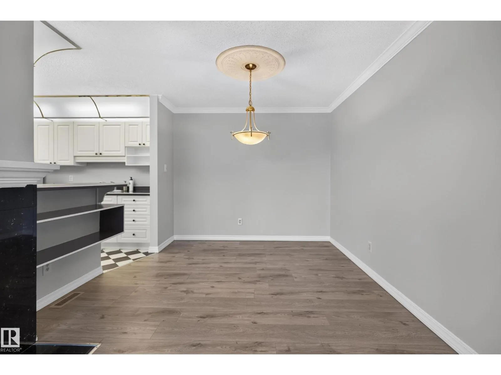 2332 151 AV NW