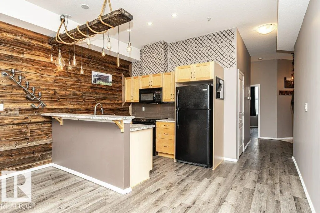 #404 10531 117 ST NW