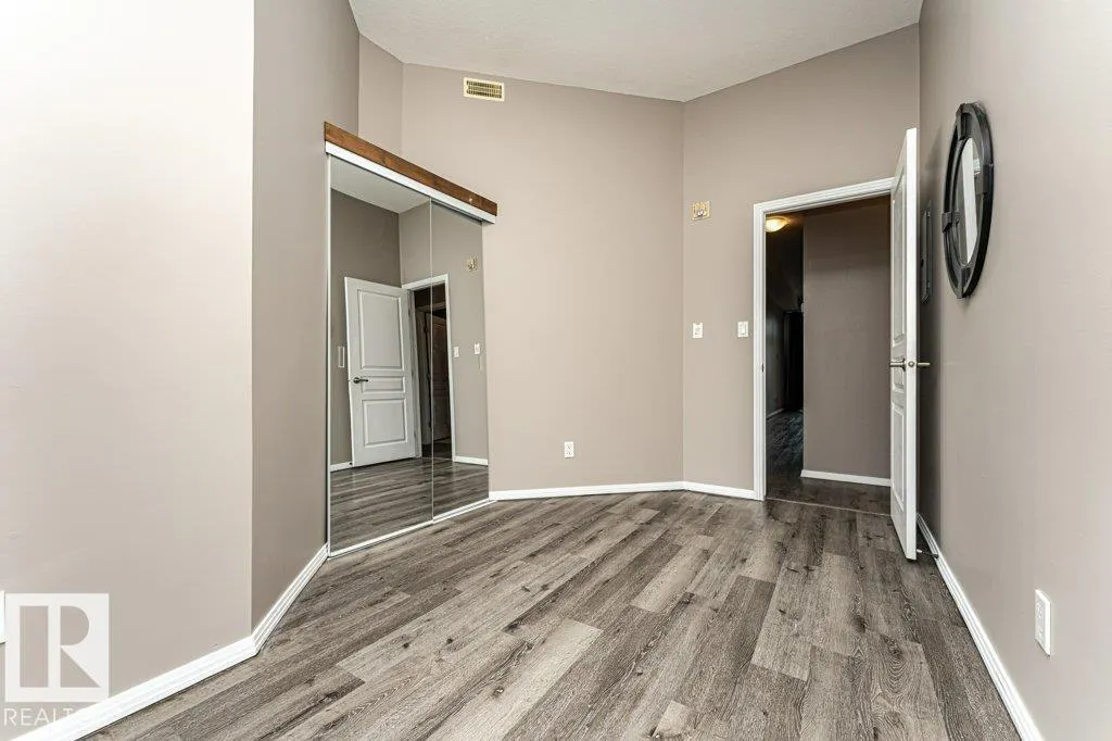 #404 10531 117 ST NW