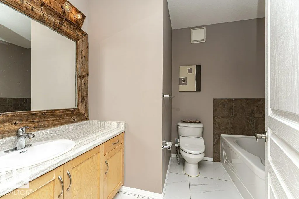 #404 10531 117 ST NW