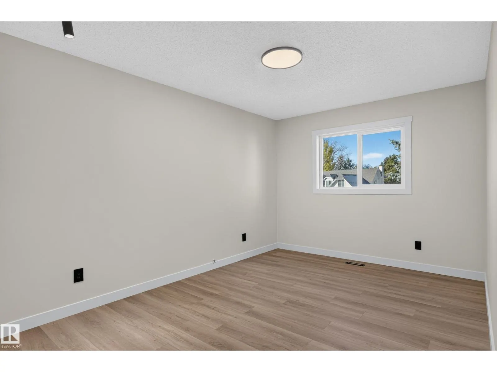 123 WALKER RD NW