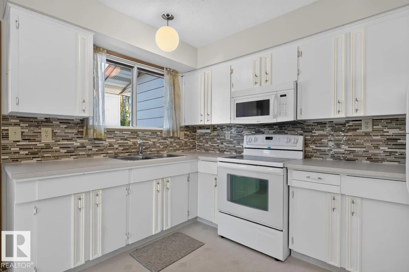 3047 143 AV NW