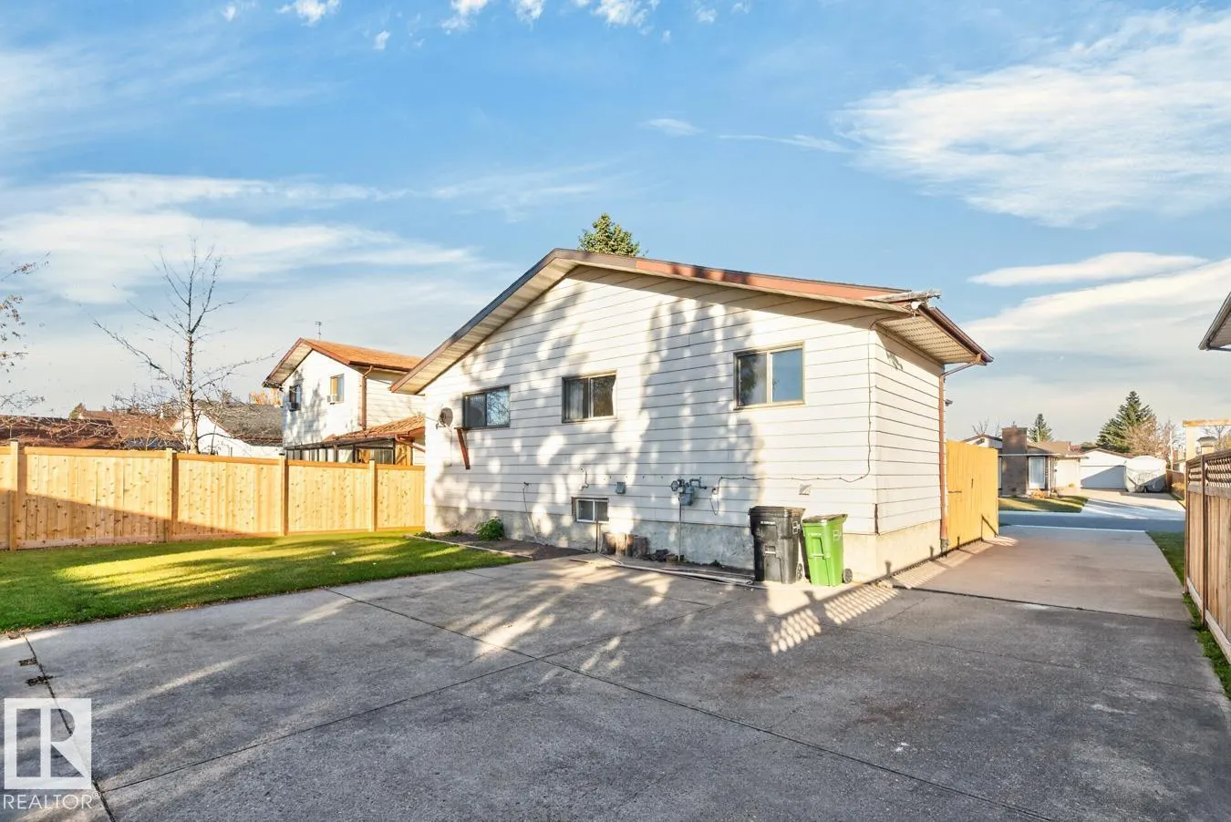 3047 143 AV NW