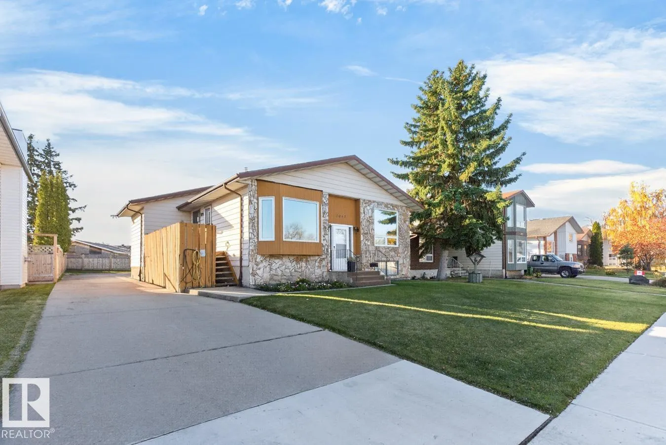 3047 143 AV NW